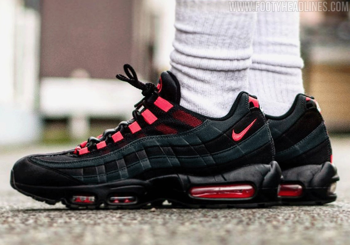 Von Liverpool 20 21 Ausweichtrikot inspiriert Schwarz Roter Nike Air Max 95 Sneaker veroffentlicht Nur Fussball